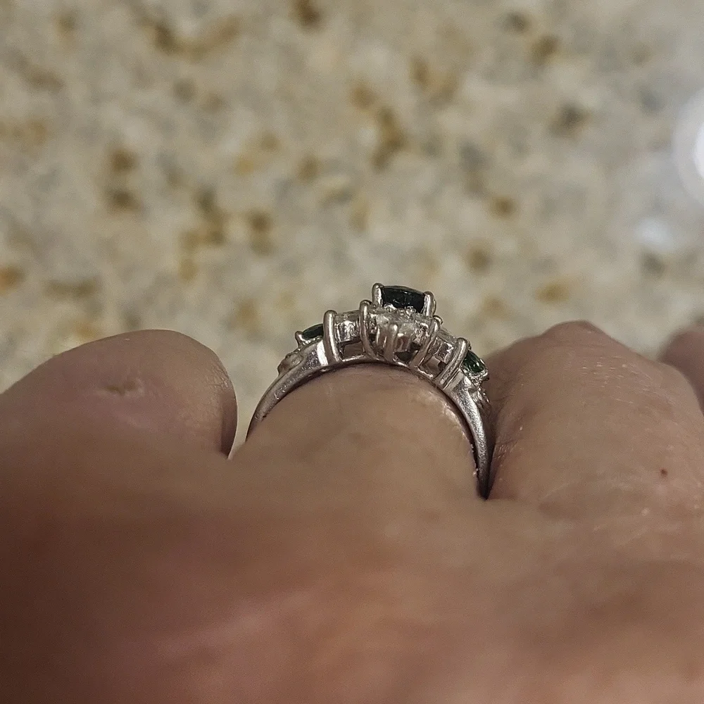 Tsavorite diamond ring In Platinum - Picture 9 of 10